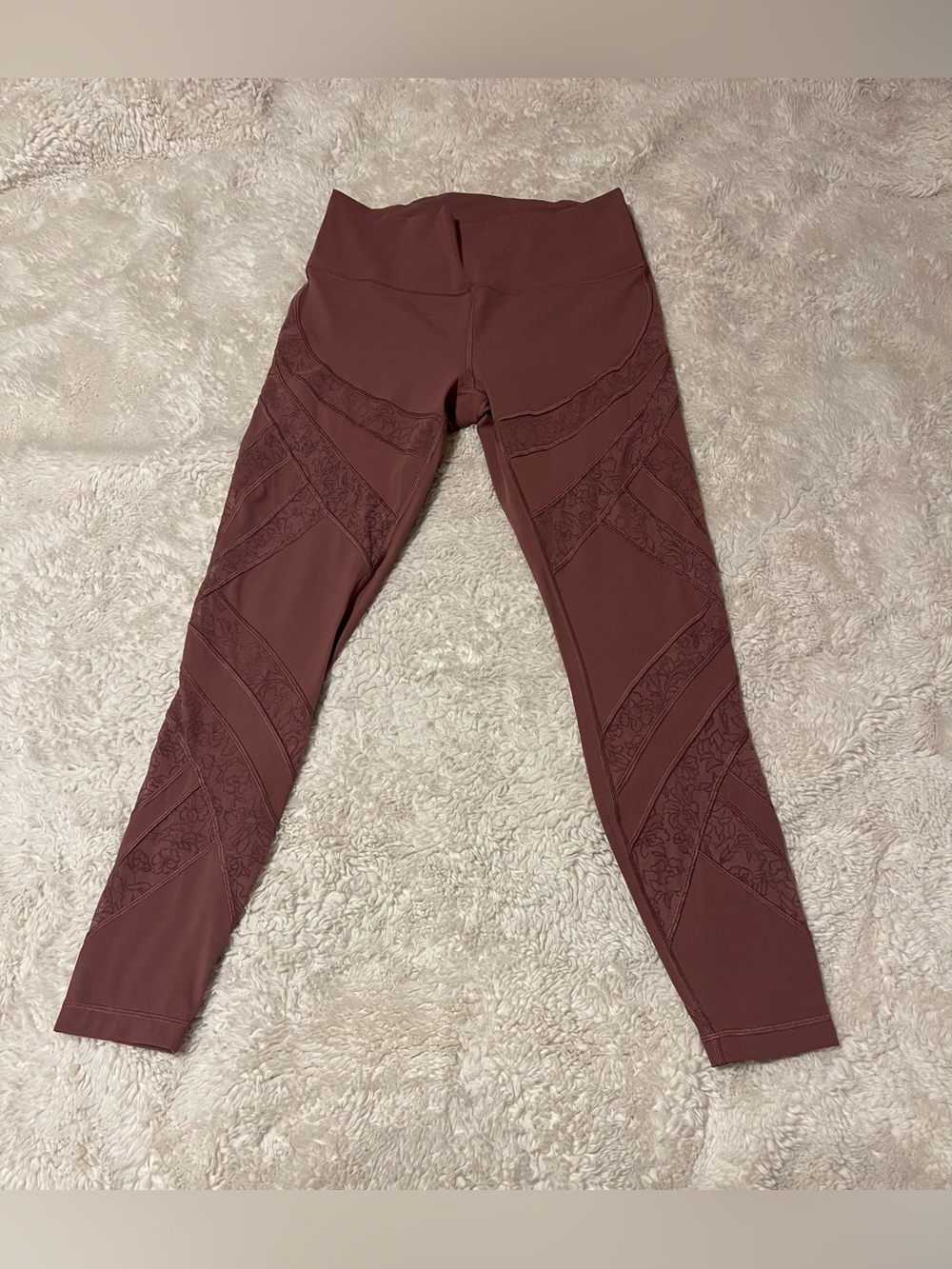 Lululemon Wunder Under High-Rise
Tight Flocked 28"
Plumful size 10